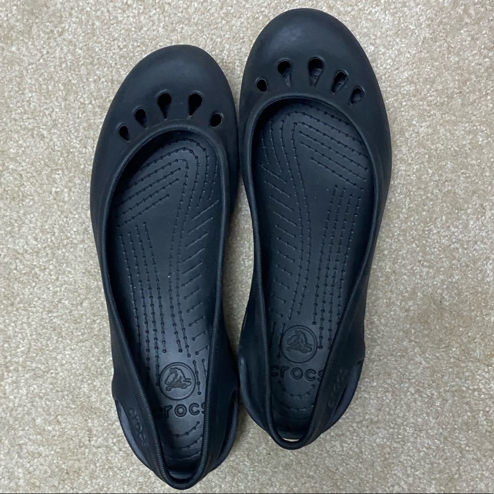 Black crocs